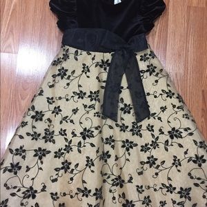 Girl’s size 6 dress